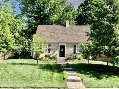 2 Fairview Ct, Jacksonville, IL 62650