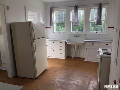Kitchen - 541 E Bearstown St, Virginia, IL 62691 photo 1 of 2