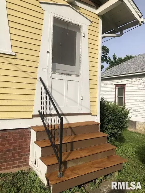 Exterior - 541 E Bearstown St, Virginia, IL 62691 photo 9 of 11