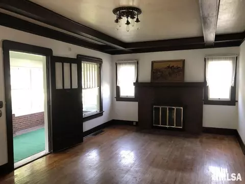 Living - 541 E Bearstown St, Virginia, IL 62691 photo 3 of 6
