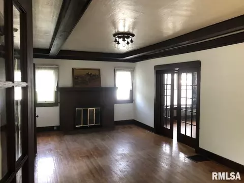 Living - 541 E Bearstown St, Virginia, IL 62691 photo 5 of 6