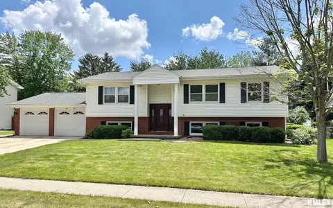 39 Ivywood Dr, Jacksonville, IL 62650