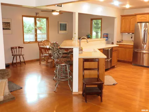 909 Gabriel Rd, Springfield, IL 62707 photo 5