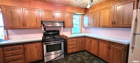 Kitchen - 1824 S 2nd St, Springfield, IL 62703 photo 2 of 5