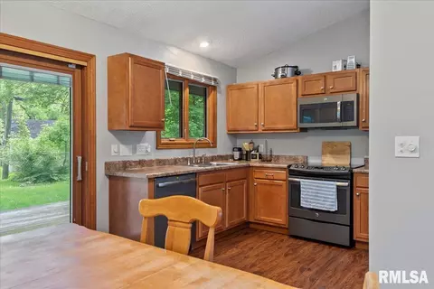 228 Glasgow Dr, Springfield, IL 62702 photo 8
