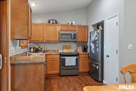 228 Glasgow Dr, Springfield, IL 62702 photo 6