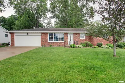 1820 Golden Grv, Quincy, IL 62305