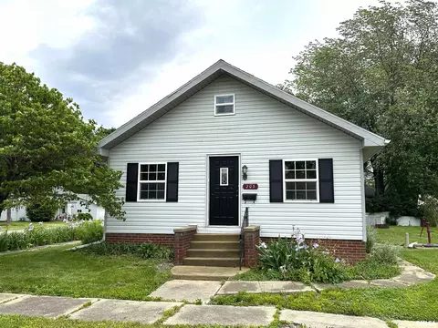 203 A St, Maquon, IL 61458