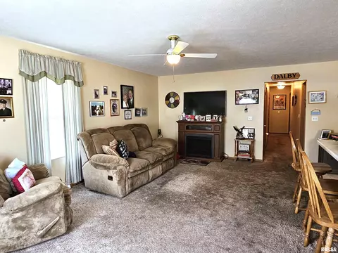 2921 Lakeshire Dr, Springfield, IL 62707 photo 4