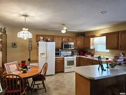 2921 Lakeshire Dr, Springfield, IL 62707 photo 6