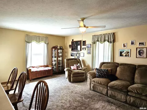 2921 Lakeshire Dr, Springfield, IL 62707 photo 2