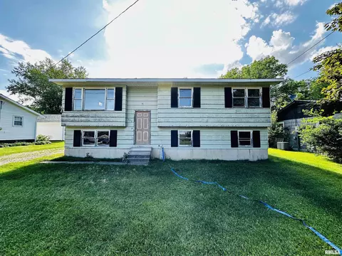 822 N Ellison St, Abingdon, IL 61410