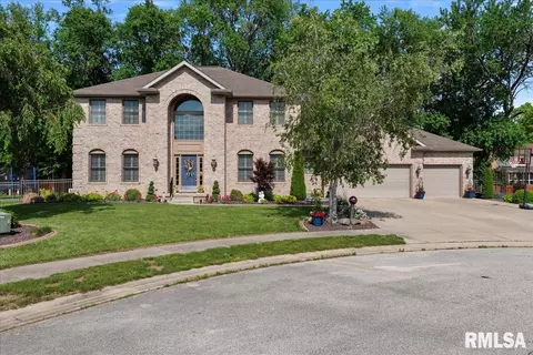 3 Elwin Ct, Rochester, IL 62563