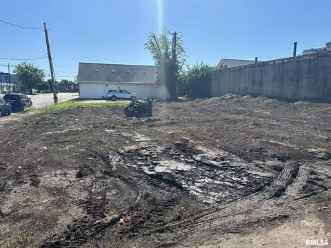 313 W Douglas St, Jacksonville, IL 62650