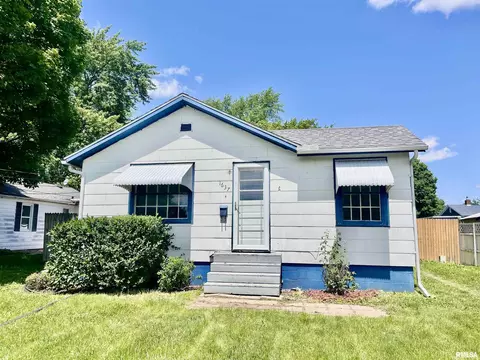 1637 W Main St, Galesburg, IL 61401