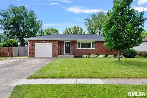 2100 Claremont Dr, Springfield, IL 62703