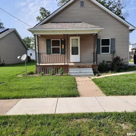 807 Lincoln St, Pawnee, IL 62558