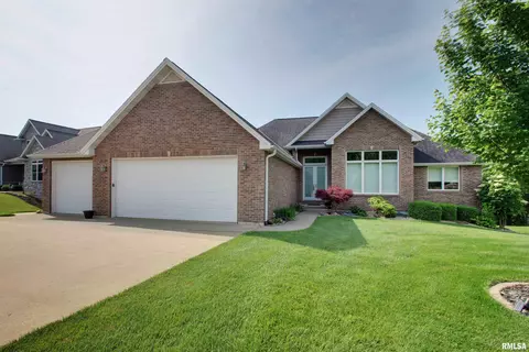 6524 N Stone Ridge Dr, Quincy, IL 62305