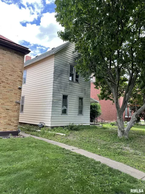1105 Lind St, Quincy, IL 62301