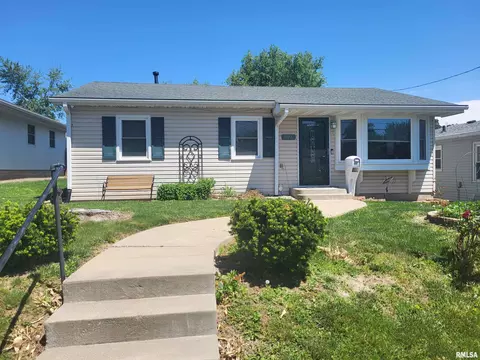 1225 S 18th St, Quincy, IL 62301