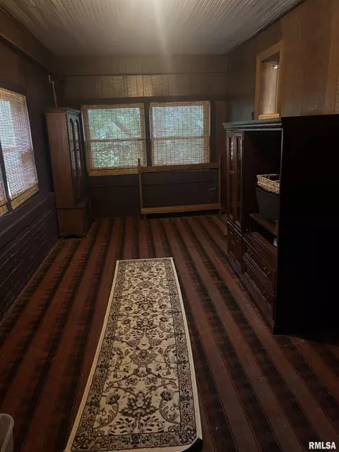 137 W Webster St, Benton, IL 62812 photo 13