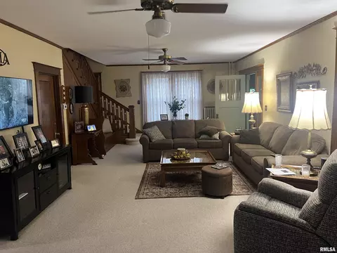 137 W Webster St, Benton, IL 62812 photo 9