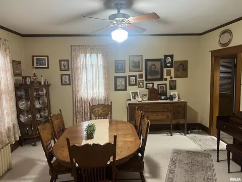 137 W Webster St, Benton, IL 62812 photo 11