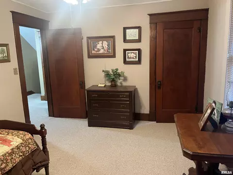 137 W Webster St, Benton, IL 62812 photo 22