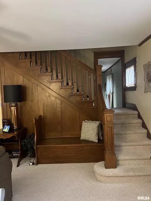 137 W Webster St, Benton, IL 62812 photo 8