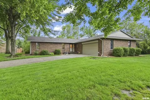 1301 Pine Valley Ct, Springfield, IL 62704