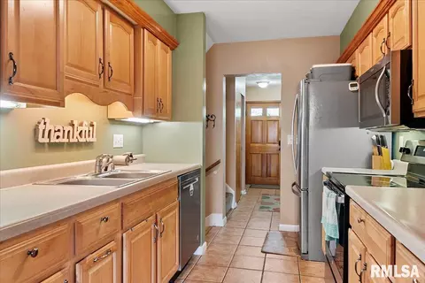 Entry Way - 11 Archer Ave, Springfield, IL 62704 photo 3 of 4