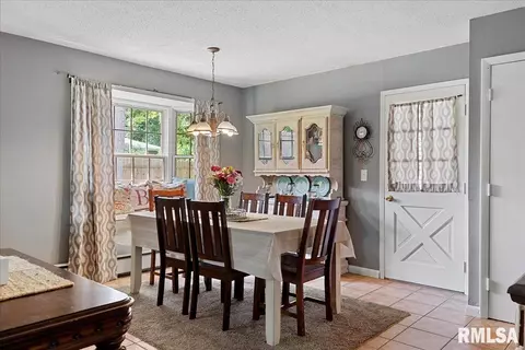 Dining - 11 Archer Ave, Springfield, IL 62704 photo 2 of 4