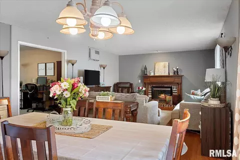 Dining - 11 Archer Ave, Springfield, IL 62704 photo 3 of 4
