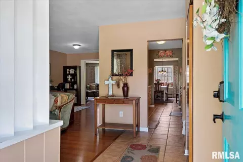Entry Way - 11 Archer Ave, Springfield, IL 62704 photo 1 of 4