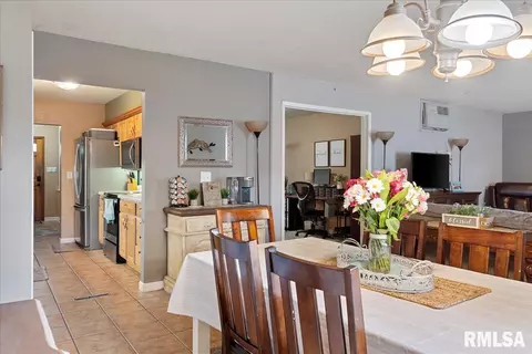 Dining - 11 Archer Ave, Springfield, IL 62704 photo 4 of 4
