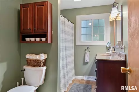 Bath - 11 Archer Ave, Springfield, IL 62704 photo 1 of 2