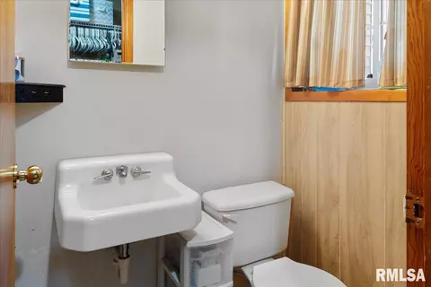 Bath - 11 Archer Ave, Springfield, IL 62704 photo 2 of 2