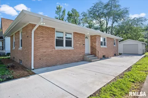 1932 S 1st St, Springfield, IL 62704