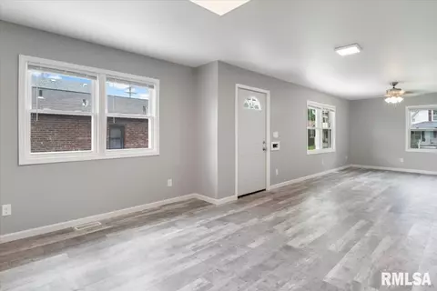1932 S 1st St, Springfield, IL 62704 photo 5