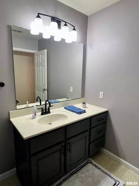 Bath - 3804 Carney Blvd, Springfield, IL 62712 photo 2 of 4