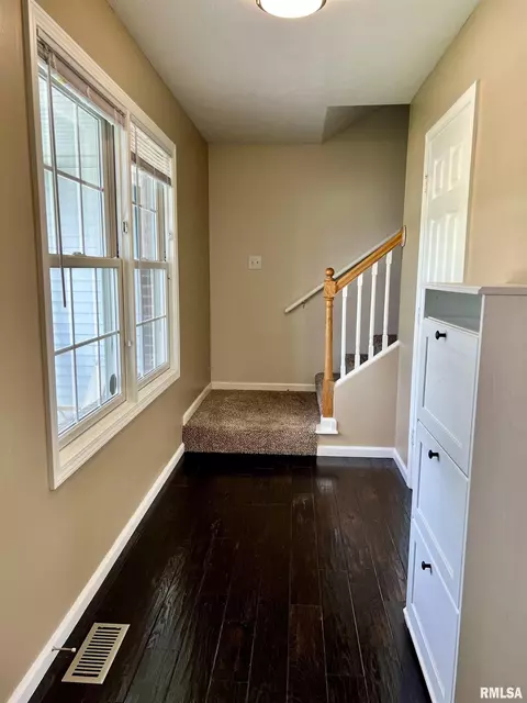 Entry Way - 3804 Carney Blvd, Springfield, IL 62712 photo 2 of 4