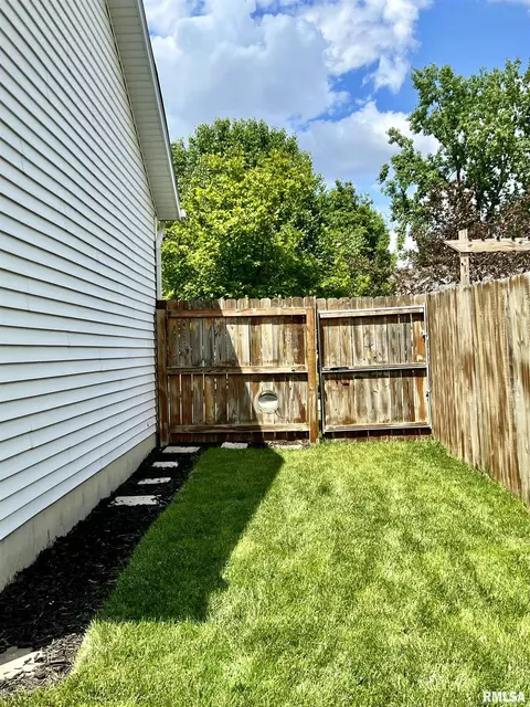 Exterior - 3804 Carney Blvd, Springfield, IL 62712 photo 8 of 9