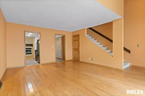 Living - 60 Country Pl, Springfield, IL 62703 photo 2 of 8