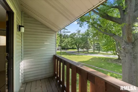 Exterior - 60 Country Pl, Springfield, IL 62703 photo 4 of 9
