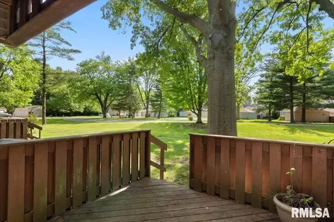 Exterior - 60 Country Pl, Springfield, IL 62703 photo 5 of 9