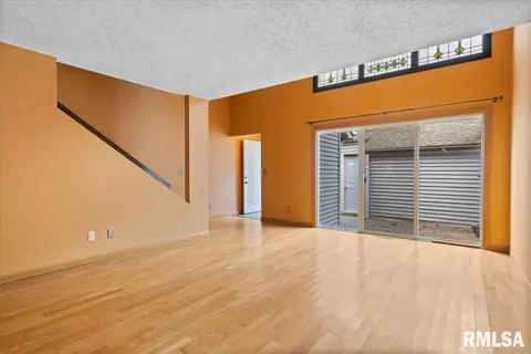 Living - 60 Country Pl, Springfield, IL 62703 photo 3 of 8