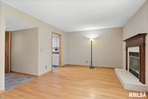 Living - 60 Country Pl, Springfield, IL 62703 photo 7 of 8