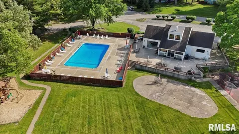 Exterior - 60 Country Pl, Springfield, IL 62703 photo 9 of 9