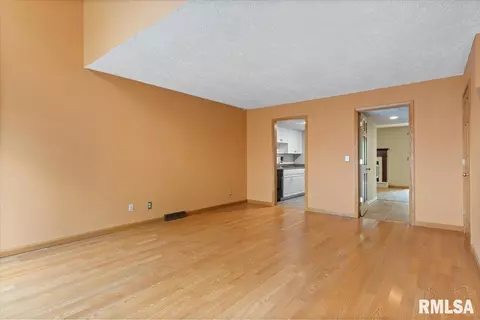 Living - 60 Country Pl, Springfield, IL 62703 photo 1 of 8
