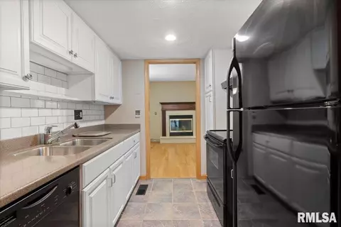 Entry Way - 60 Country Pl, Springfield, IL 62703 photo 2 of 2